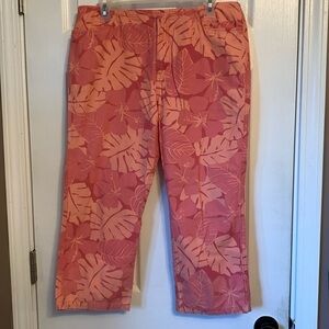 Size 8 Abercrombie & Fitch women’s pink palm leaf and hibiscus pattern capris